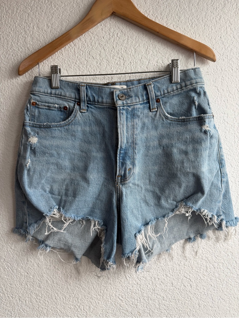 Abercrombie & Fitch 4” Mom Short High Rise Curve Love Denim Shorts Distressed 29